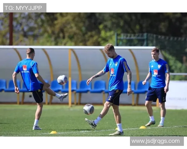 足球明星赛聚焦大罗与菲戈的传奇对决展现足球魅力与友谊精神 足球明星赛聚焦大罗与菲戈的传奇对决展现足球魅力与友谊精神